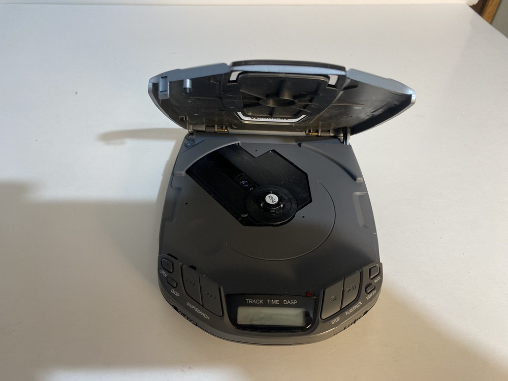 Memorex Portable CD Player MD6400 Silver Tested Works