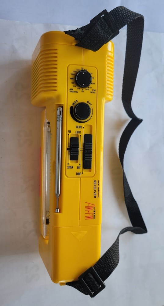 Multi Propose AM/Fm Radio With Lantern.