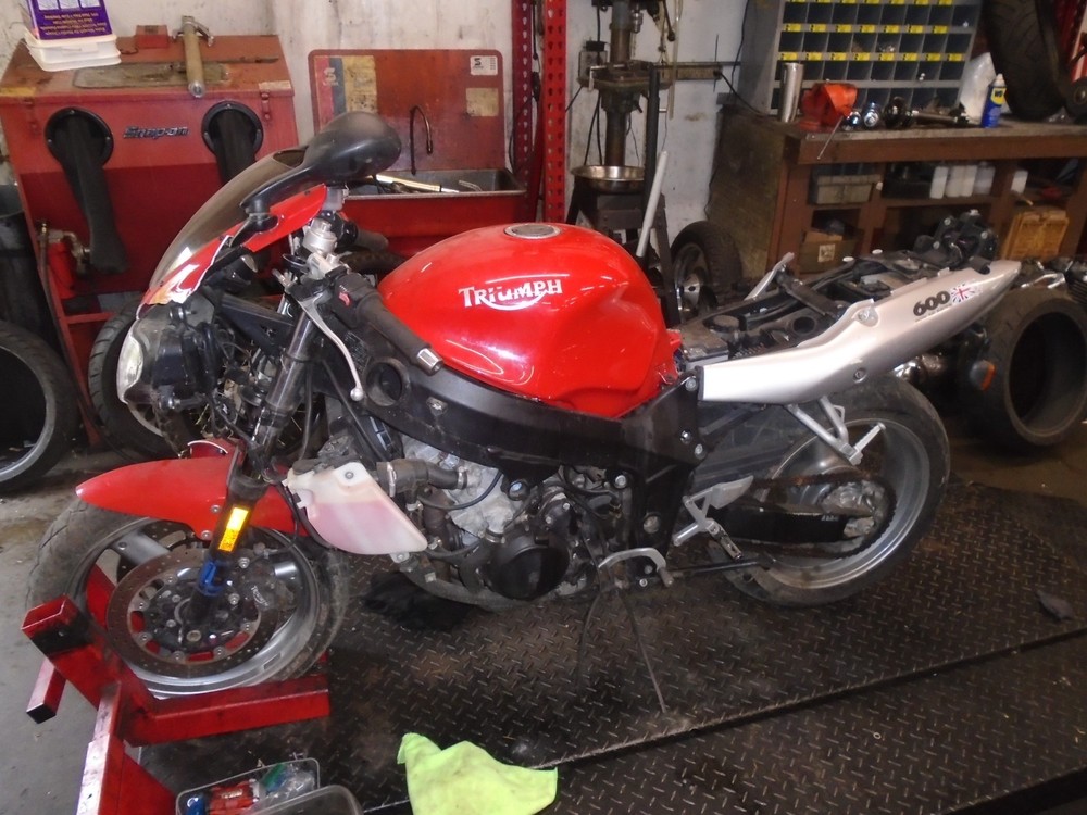 2000 TRIUMPH TT 600 front speedo drive