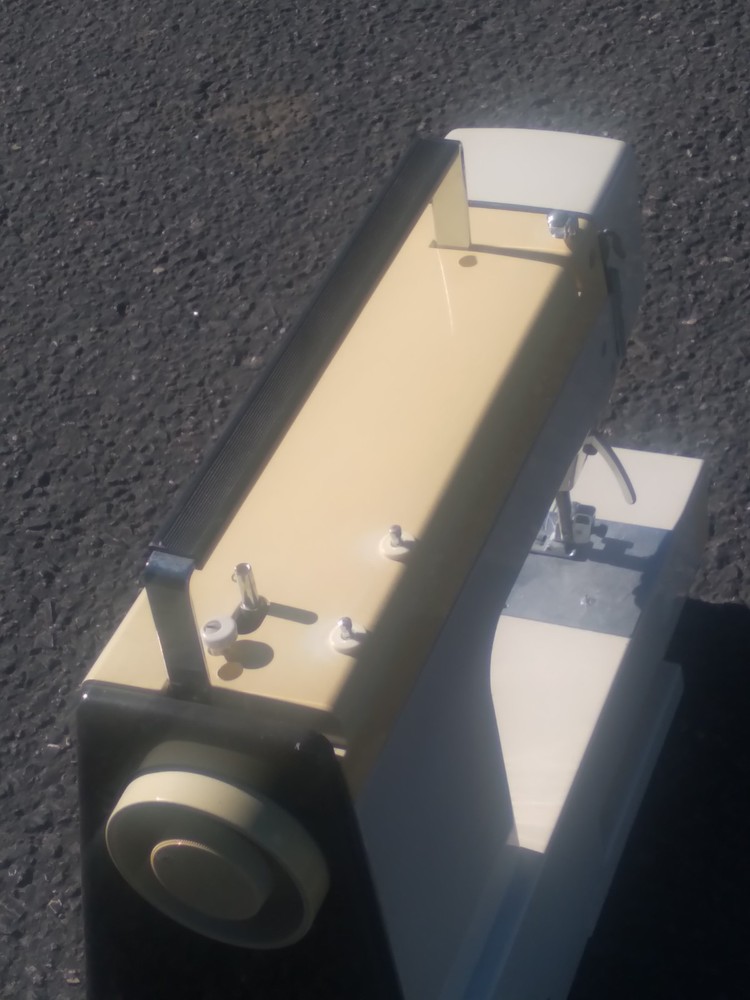 Montgomery Ward Sewing Machine UHT J2000