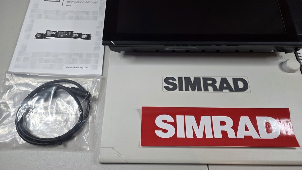 Simrad NSS 16evo2 Chartplotter- Fishfinder / Excellent Condition / Complete Set