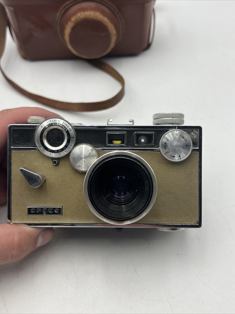 VINTAGE ARGUS 35mm RANGEFINDER W/FLASH FINDER CAMERA + 50mm
