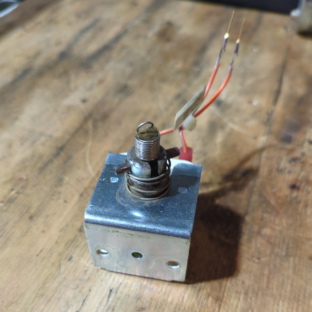 IGT S-2000 & S-Plus Upright Reel Pull Handle holding coil solenoid.