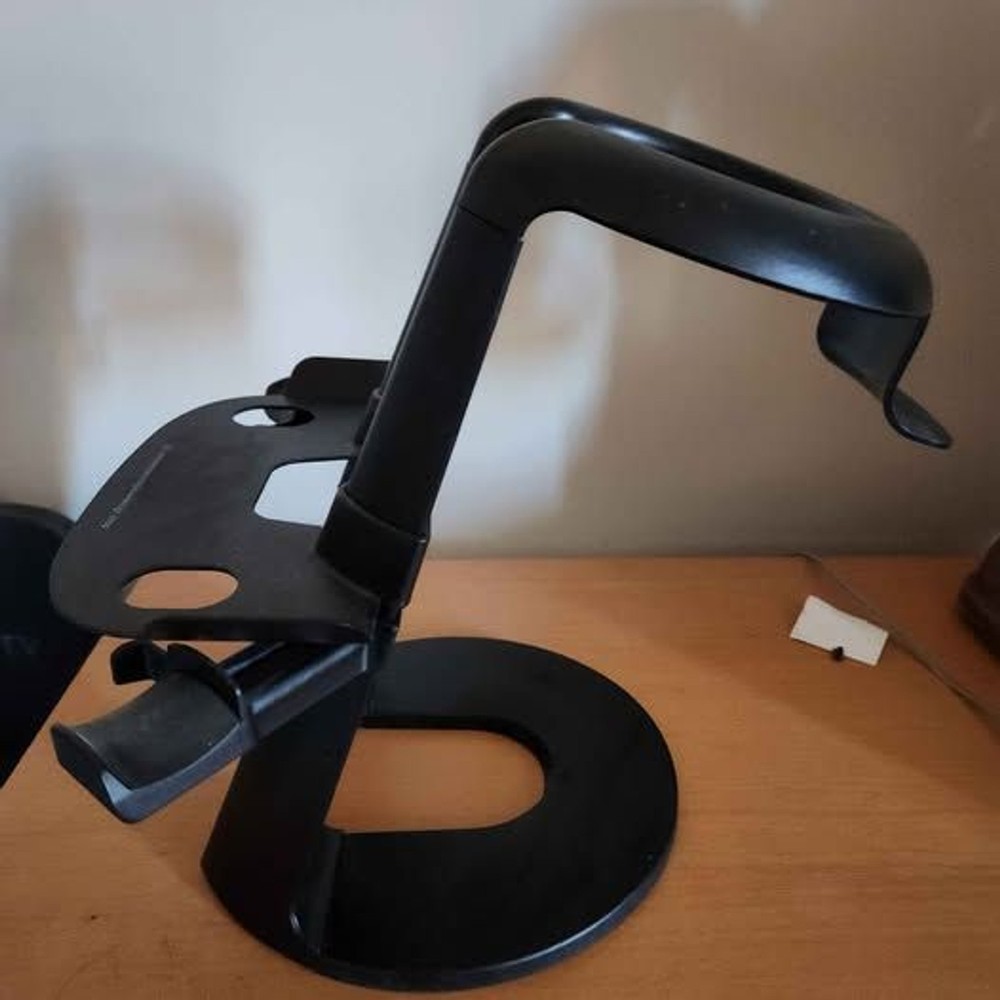Universal VR headset and controller stand.