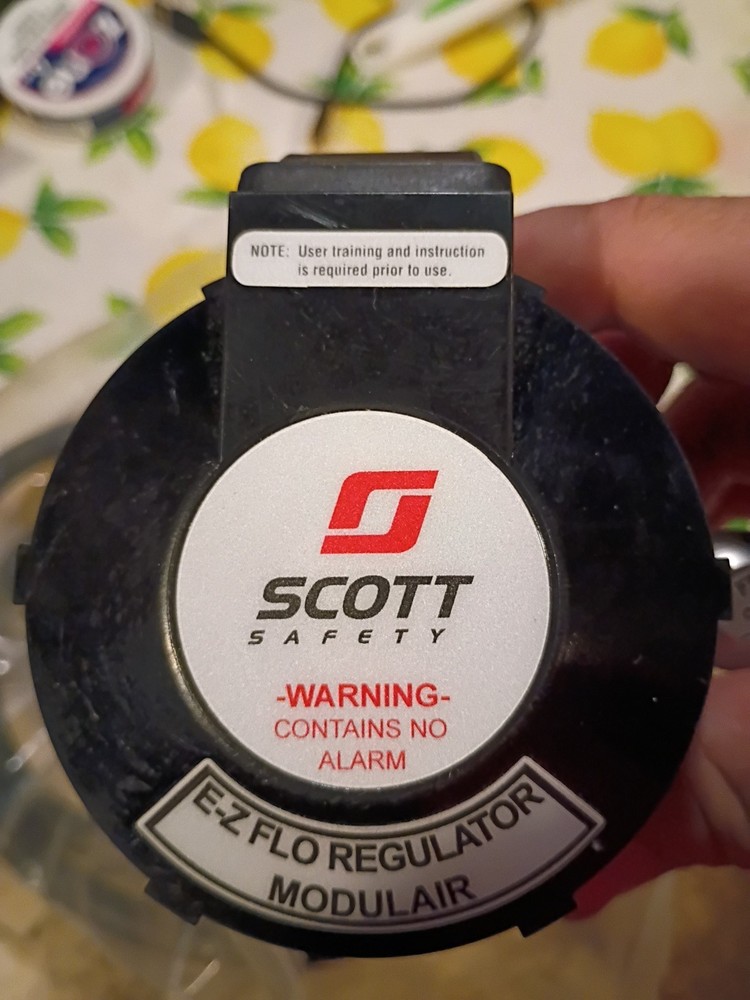 NEW SCOTT SAFTEY E-Z FLIOW REGULATOR WITH QUICK RELEASE