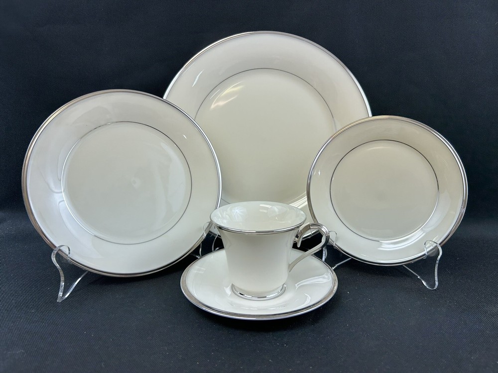 Lenox Solitaire~(1)~5 Piece Place Setting~1st Quality~Perfect