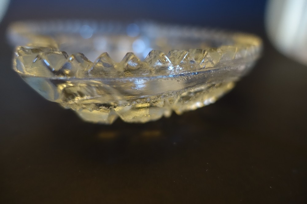 TT52 EAPG PRESSED GLASS WAVY SHAPE DISH 6"