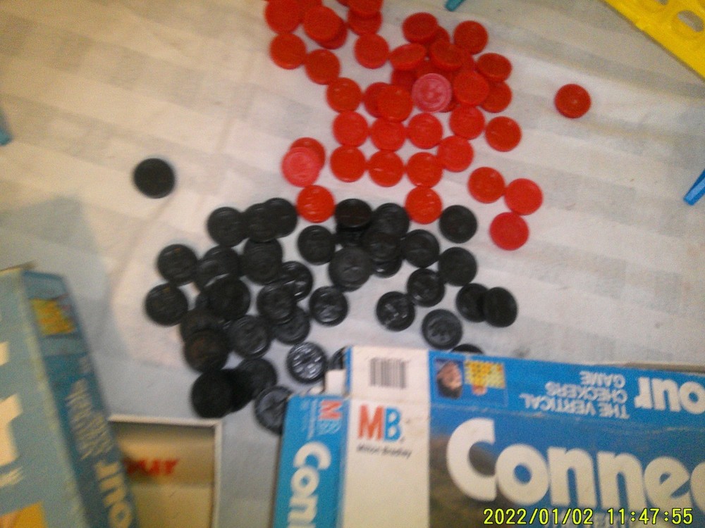 2 VINTAGE CONNECT FOUR GAMES EXTRA CHIPSS