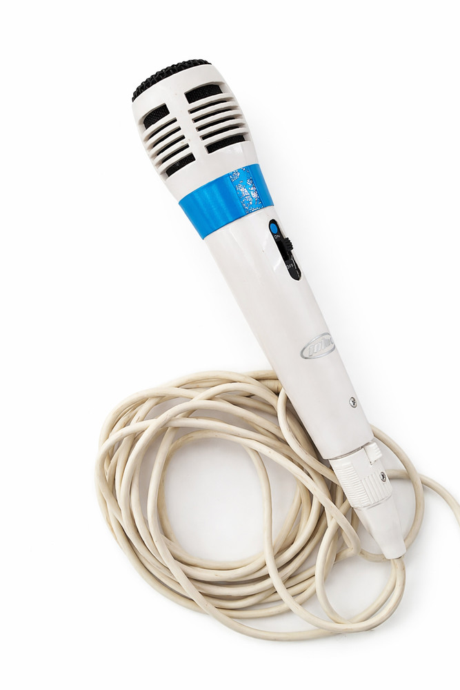 Wired Karaoke Microphone – 1/4" Jack – On/Off Switch – White