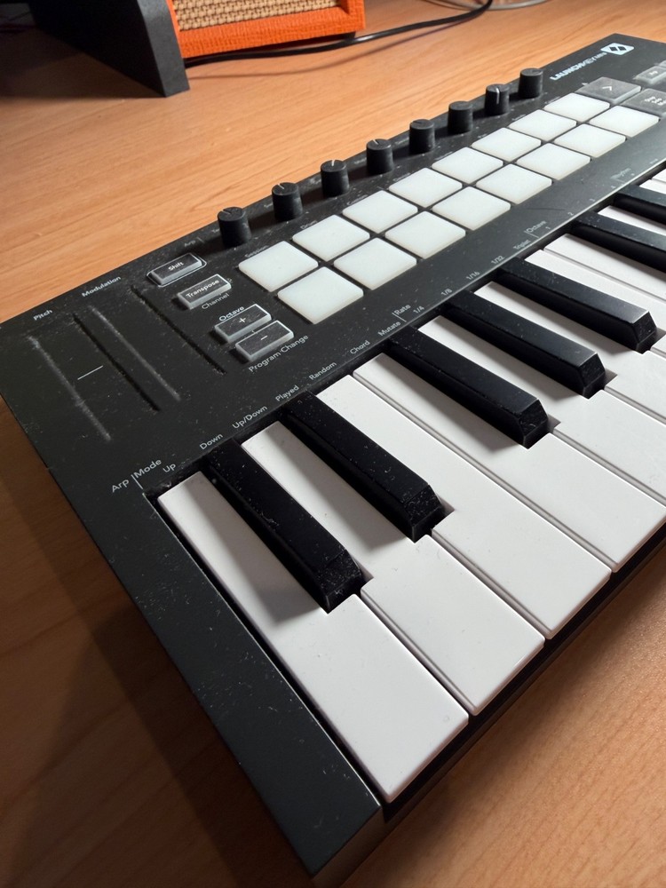 Novation Launchkey Mini Mk3 25 Mini-key Midi Keyboard Controller