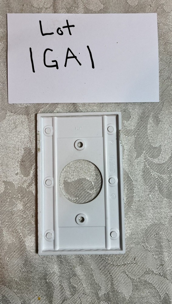Leviton White Outlet Wall Plate