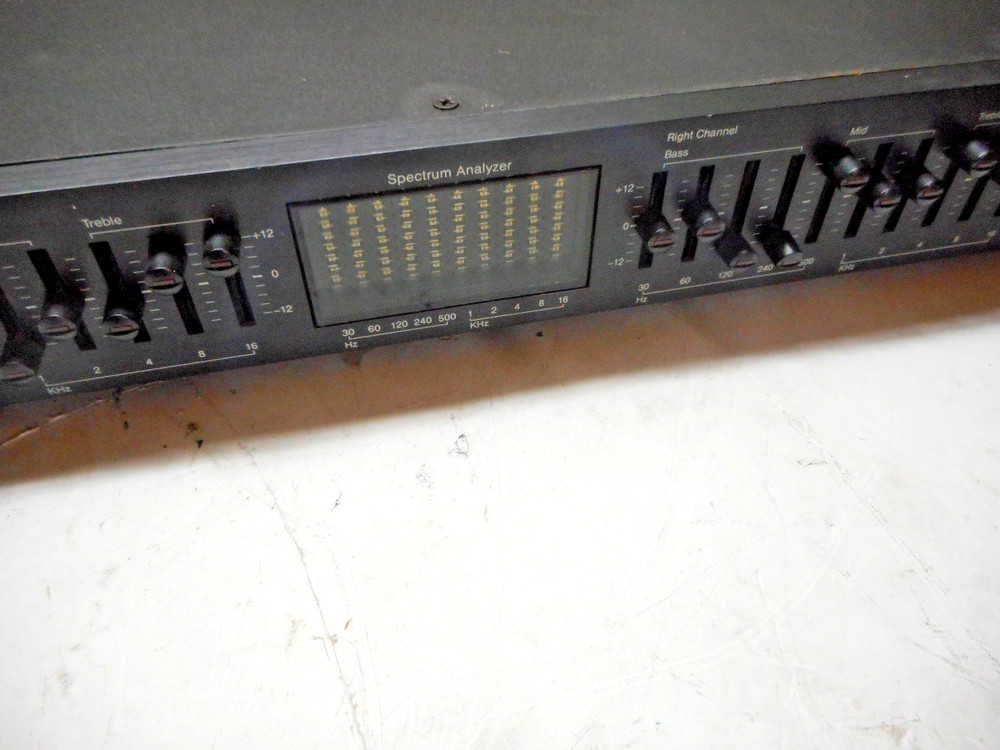 AUDIO SOURCE GRAPHIC EQUALIZER AND SPECTRUM ANALYZER MODEL EQ EIGHT SERIES II