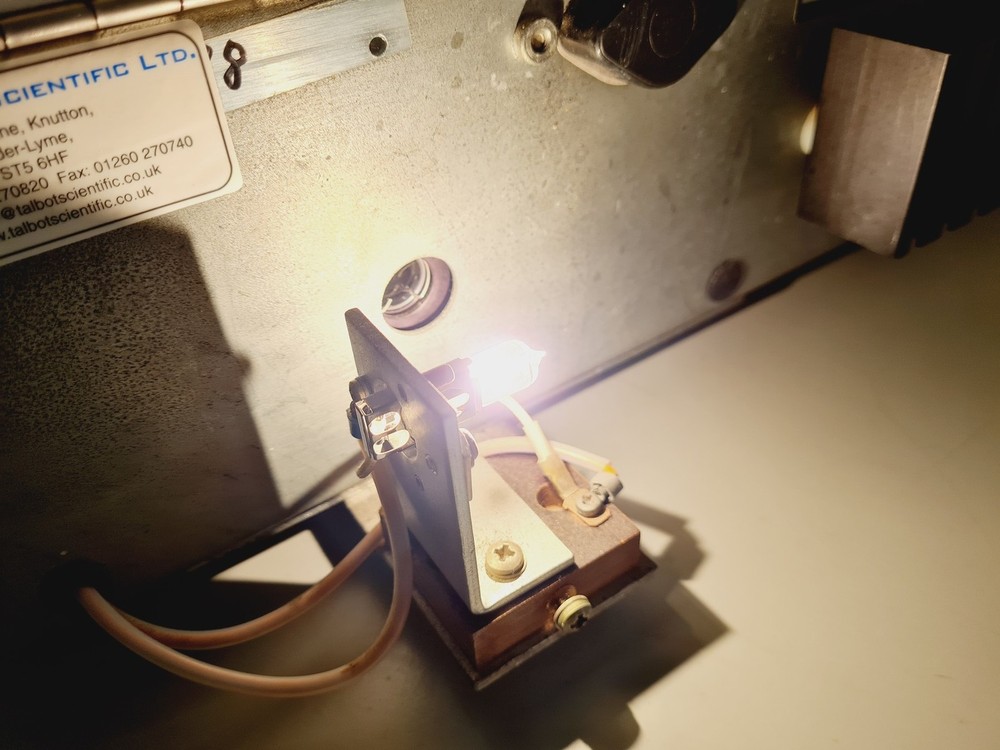 CECIL CE 1010 Spectrometer Lab