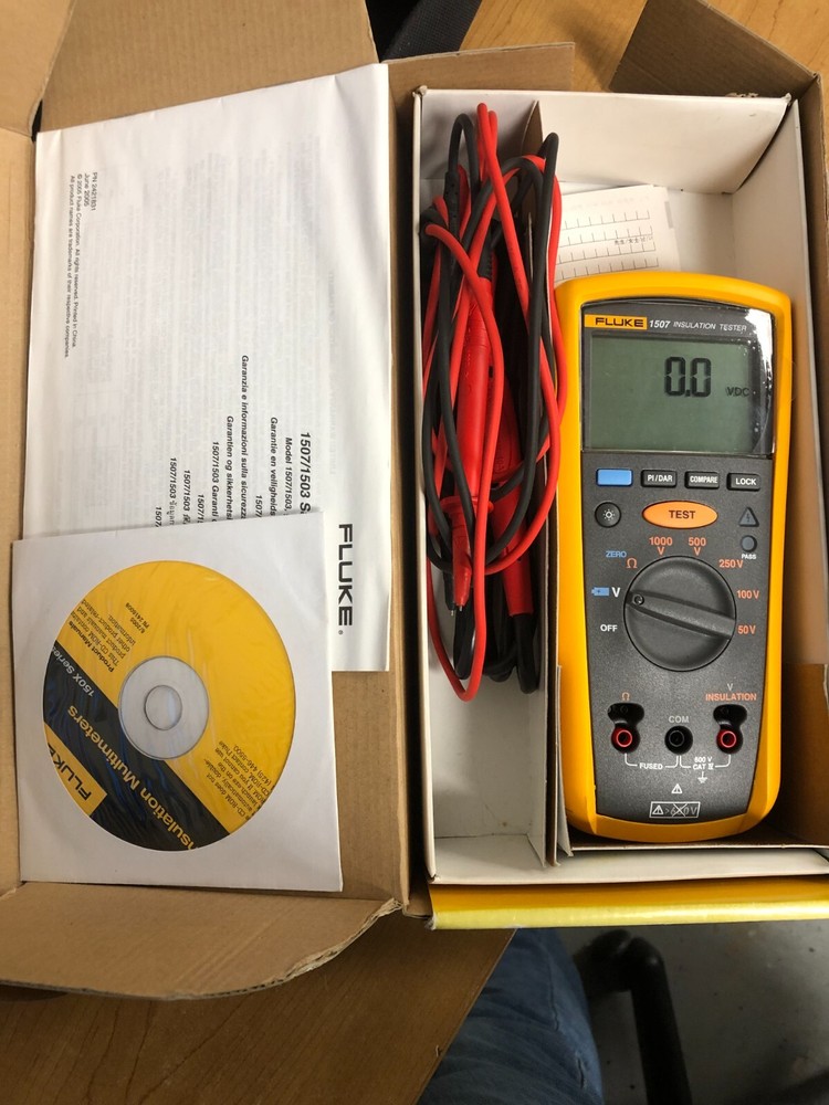 FLUKE 1507 INSULATION TESTER