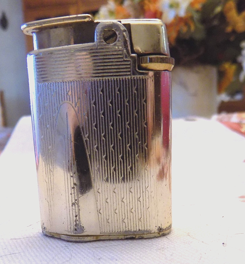 Vintage Ronson Butane Varaflame Starfire Lighter