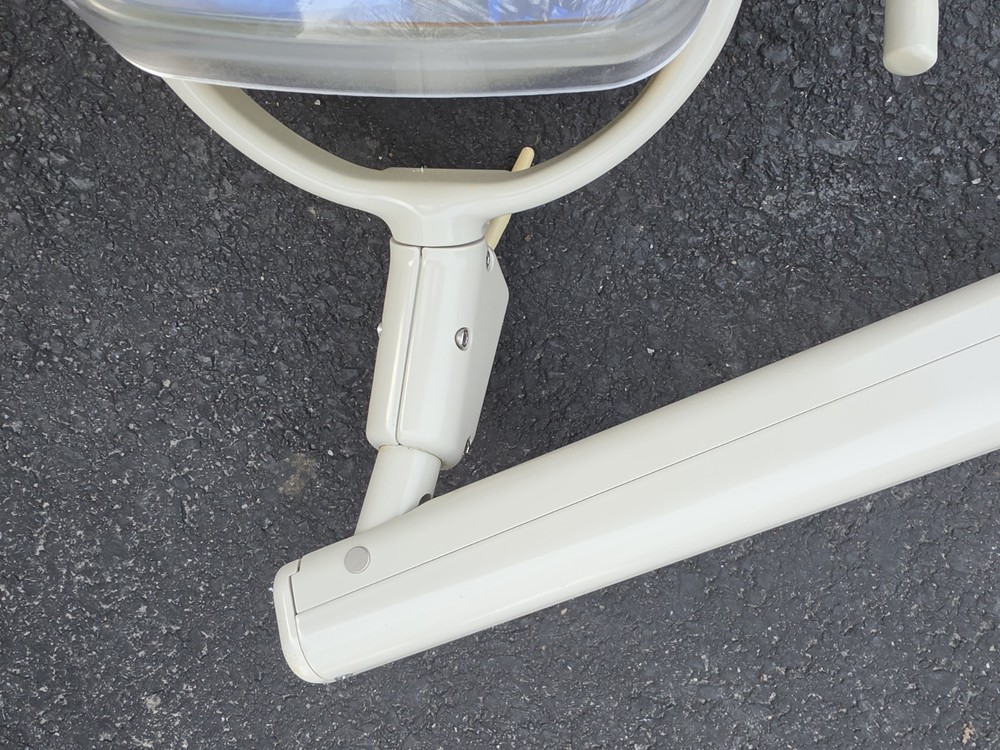 Adec 6300 Dental Examination Light