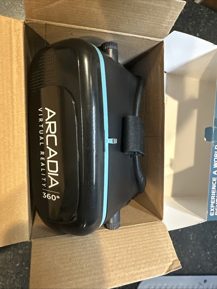 Virtual Reality Headset Arcadia 360 Smartphone VR Android Apple Black
