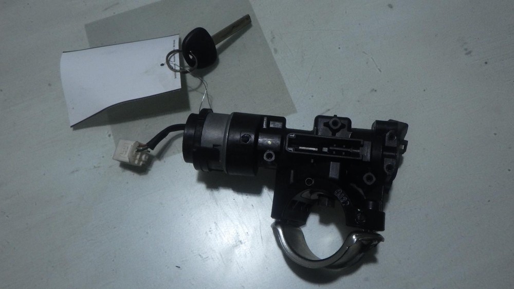 15 HYUNDAI ACCENT Ignition W/Key