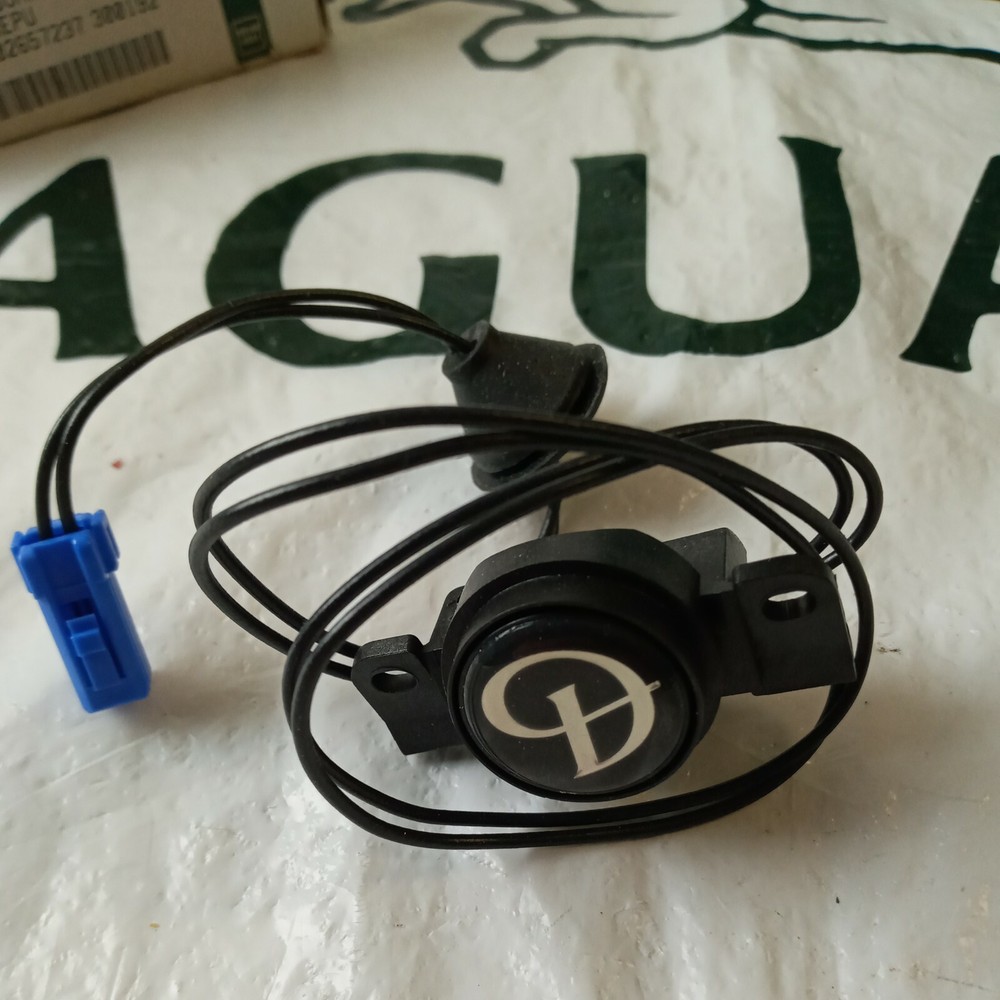 Daimler boot release switch button (C2C28727) part for XJ 2003 - 2009 X350