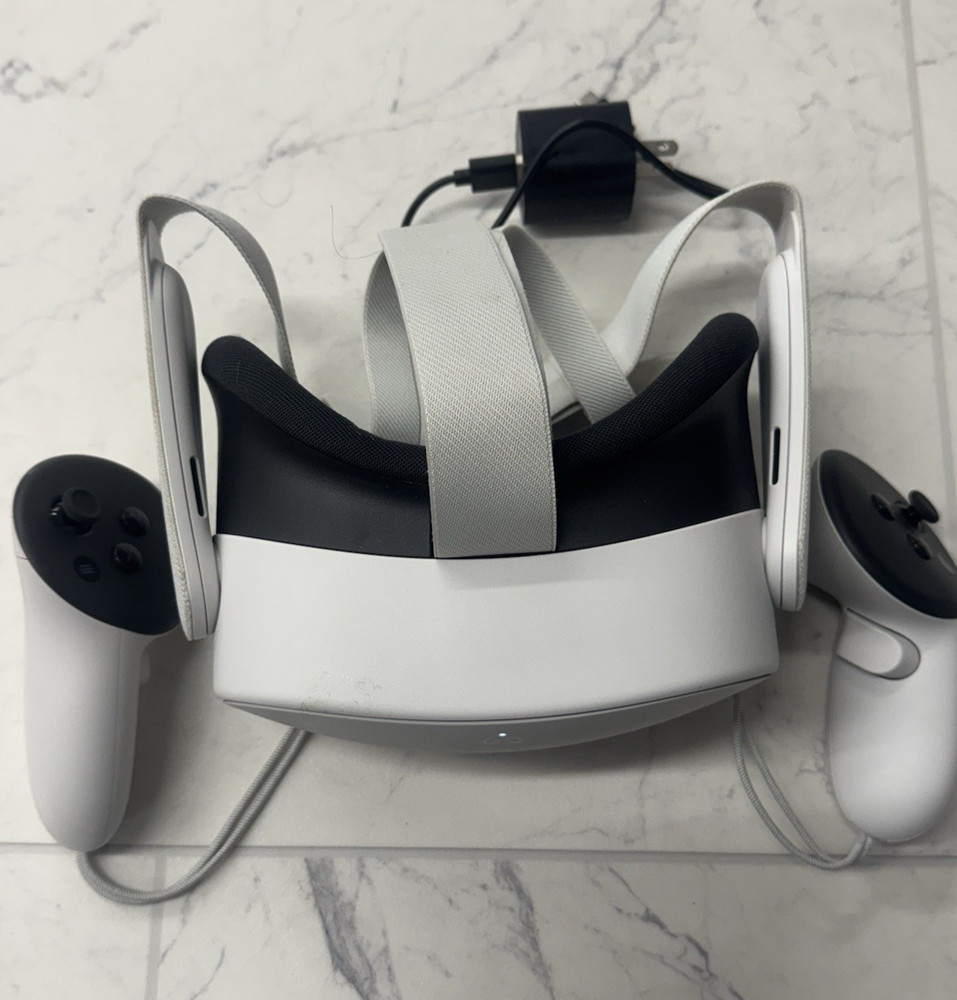 Meta Oculus P97 With Controllers