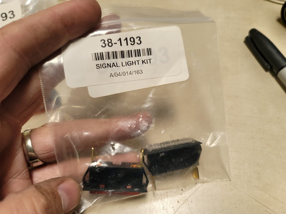 Mavrik - 381193 - 120V On/Heat Signal Light