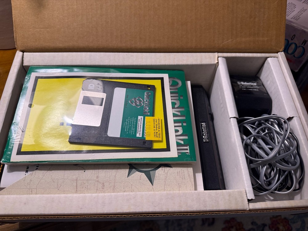 USRobotics Courier V.Everything V.34 33.6K External Modem 1995 Complete Box
