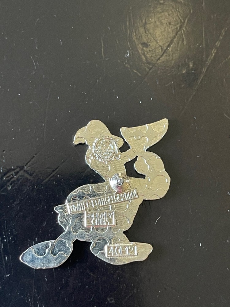 Disney Pin 2010 Donald Duck LE 2000
