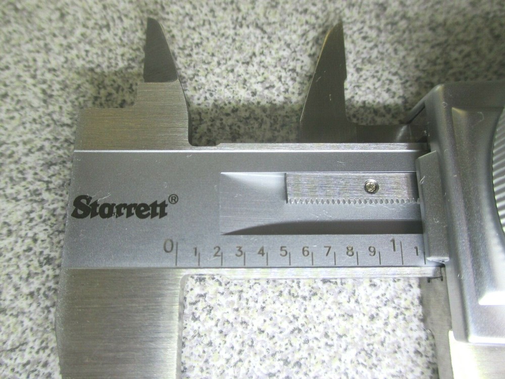NEW Starrett 0-8" White Face Dial Caliper #3202-8