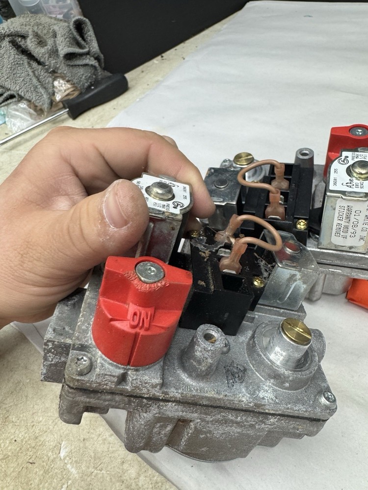 lb white 36e01 255 gas valve