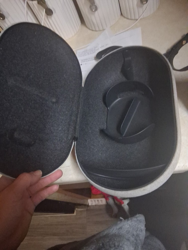 Oculus Quest 2 VR full size hard traveling case color grey