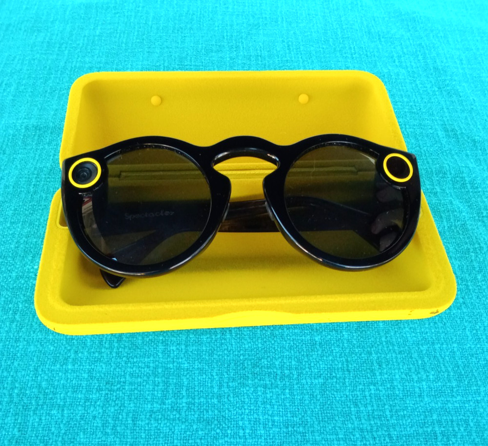 Snapchat Spectacles with Charging Case (No Cable)