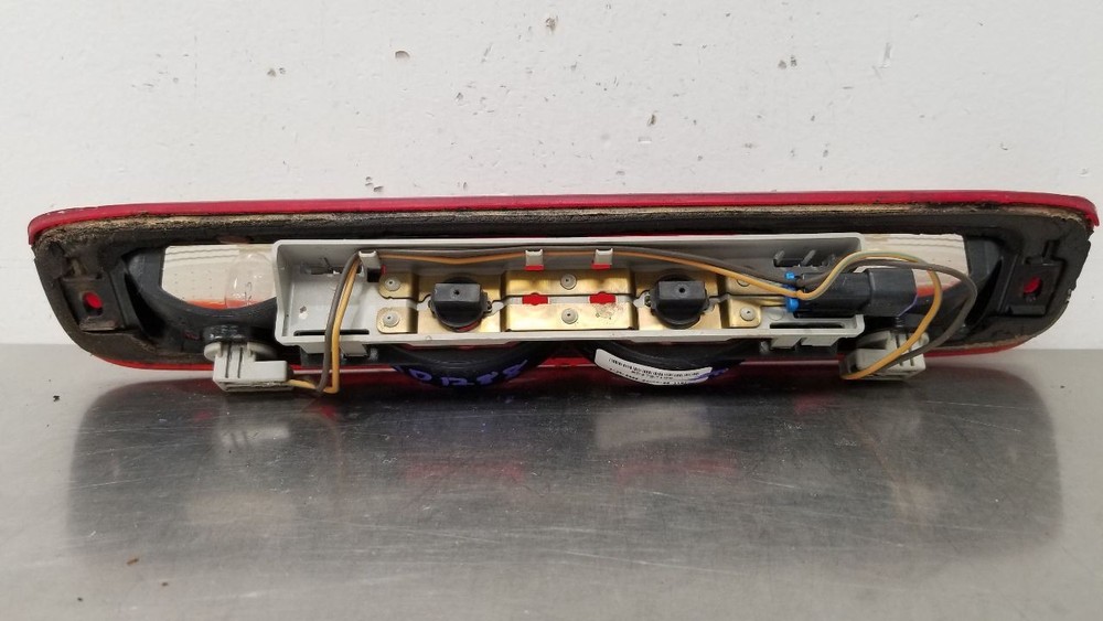 06 CHEVY SILVERADO 2500 HIGH MOUNTED STOP LIGHT