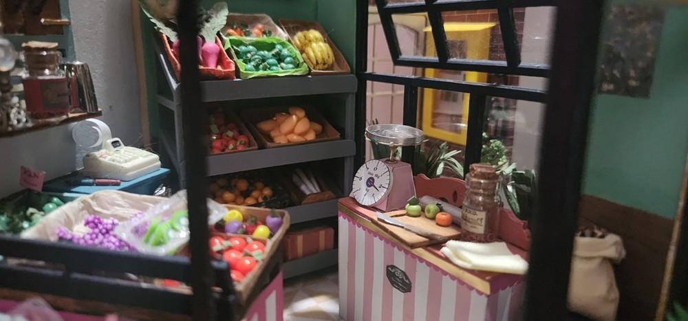 Carl's Fruit Shop Diorama Built!