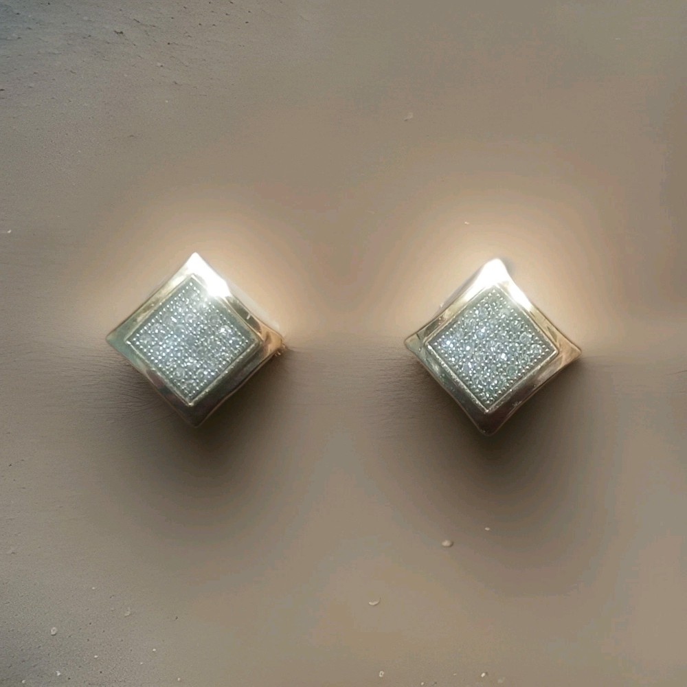 Gold & Diamond Earrings...