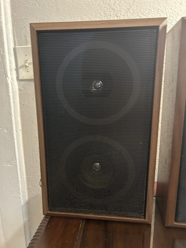 Vintage 1970 Pair Wide Range speakers system ￼model 0648