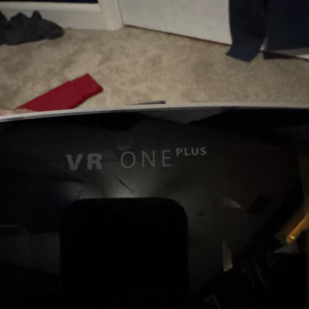 ZEISS VR One Plus Smartphone VR Headset White Black Plastic