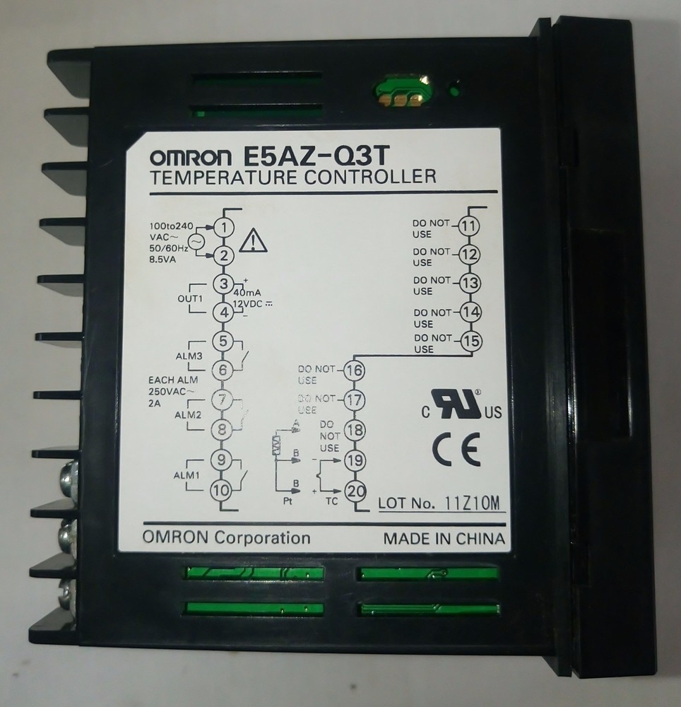 Omron E5AZ-Q3T Temperature Controller 100-240Vac Panel Mount New