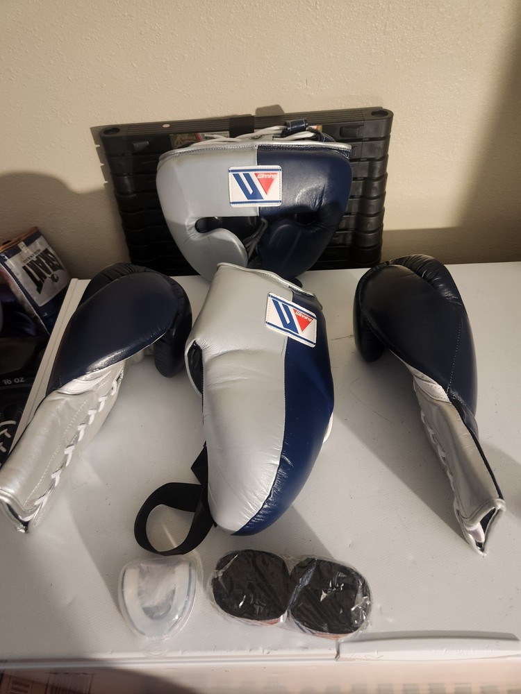 A Complete Sparring Set With FREE HAND  WRAPS