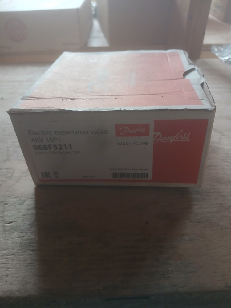 New DANFOSS AKV10P1 068F5211 Valve