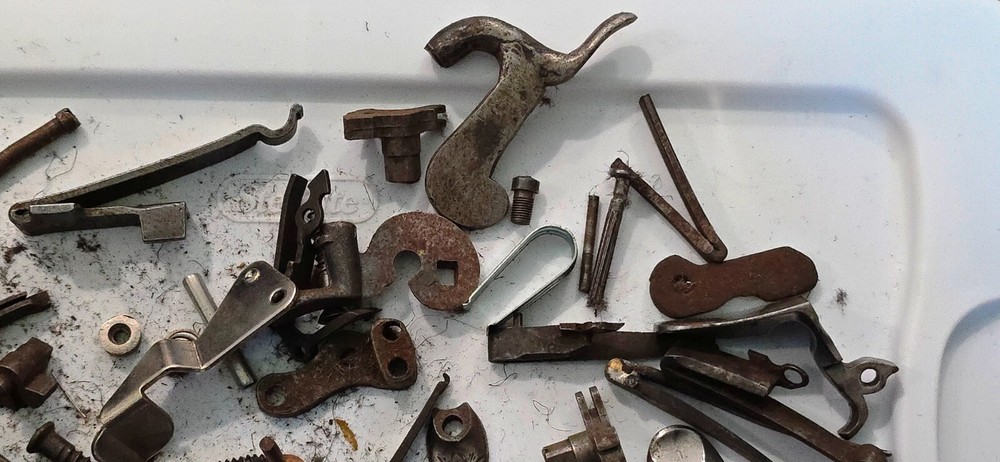 MIXED LOT ORIGINAL BLACK POWDER MUZZLE LOADER FLINT LOCK PARTS MUZZLELOADER