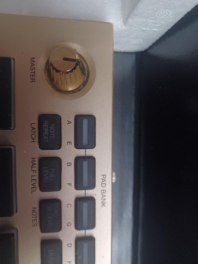 Akai Professional MPC Live Sampler - Gold