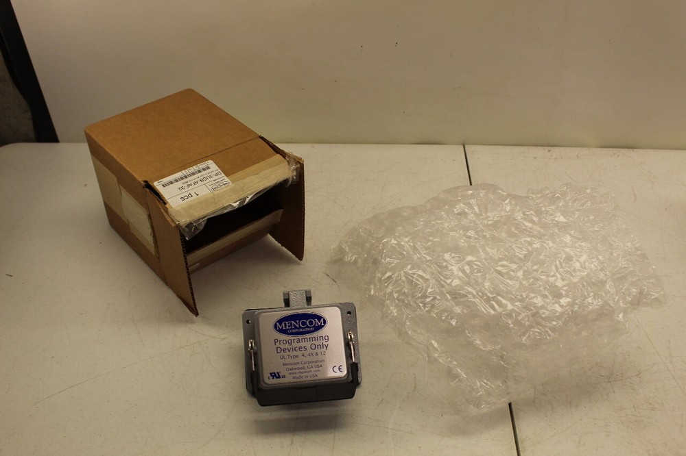 Mencom DP-3USB-AFAF-32 Panel Interface Connector New In Box