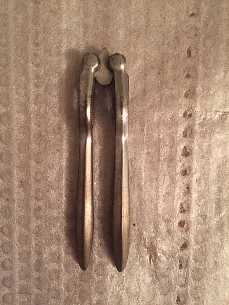 HIGH QUALITY ANTIQUE 18TH CENTURY 1700'S SOLID WROUGHT IRON NUTCRACKER ENGLAND