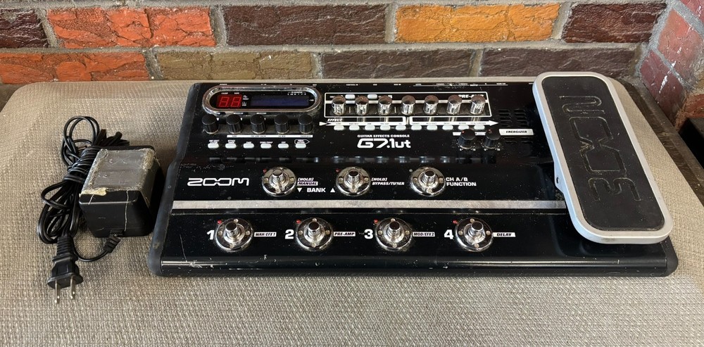 Zoom G7.1ut Digital Guitar Multi-Effects Processor Pedal