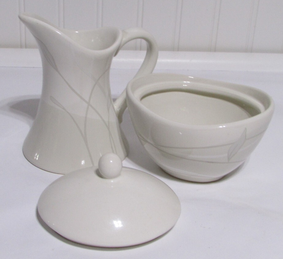 Pfaltzgraff Linea Calla Lily Sugar and Creamer Set