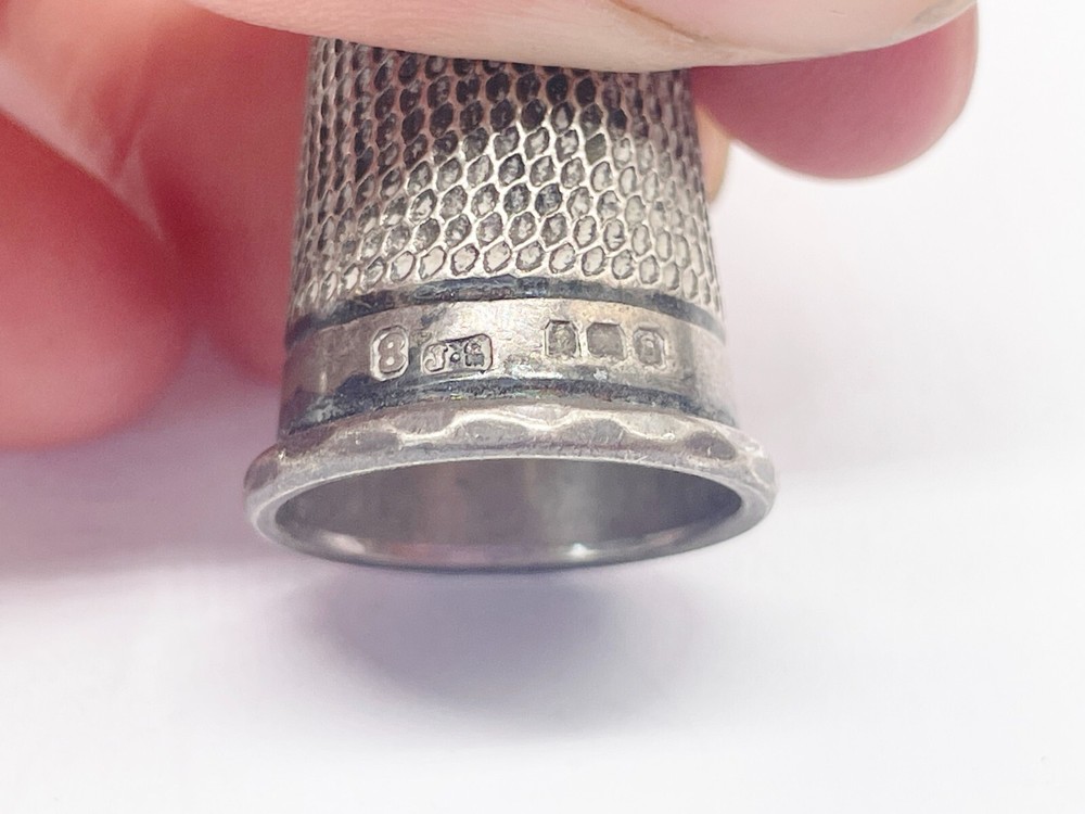 VINTAGE SOLID SILVER SEWING THIMBLE SIZE 8