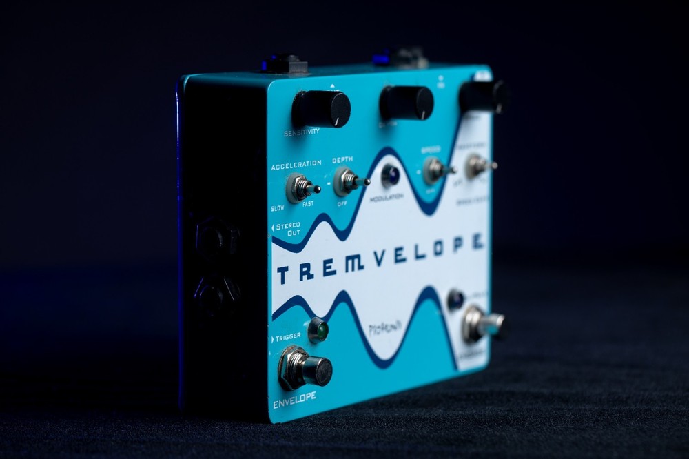 pigtronix tremvelope pedal