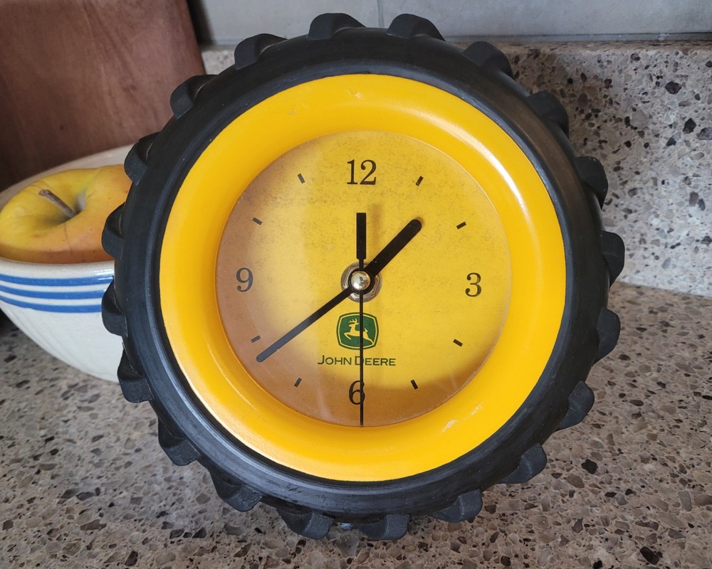 Working John Deere Tire Clock. Rubber Frame, Yellow/Green Interior. Fun!