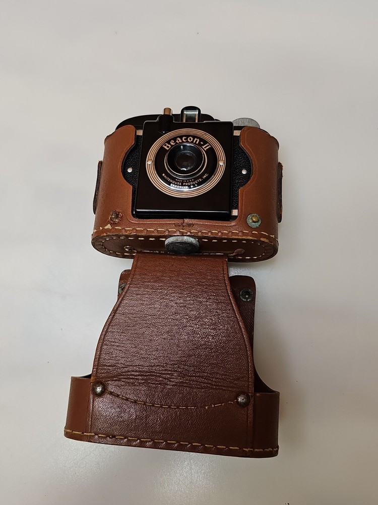 VINTAGE 1950s BEACON II CAMERA With Eveready Case