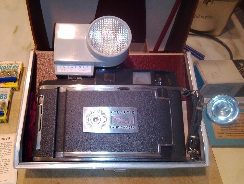 VTG POLAROID 900 LAND CAMERA+LEATHER CASE+ACCESSORIES+ORIGINAL DOCS & BOX -NICE!